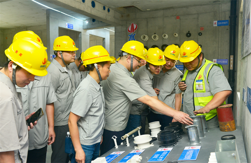 为进一步推进优质客户高效履约，提升交付品质、达成客户满意，2025年6月25日，PT视讯建设集团在上海组织召开2025年越秀地产、华润置业客户履约推进会。